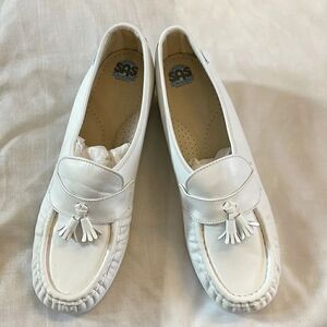 SAS MAGIC WHITE COMFORT SHOES. NEW